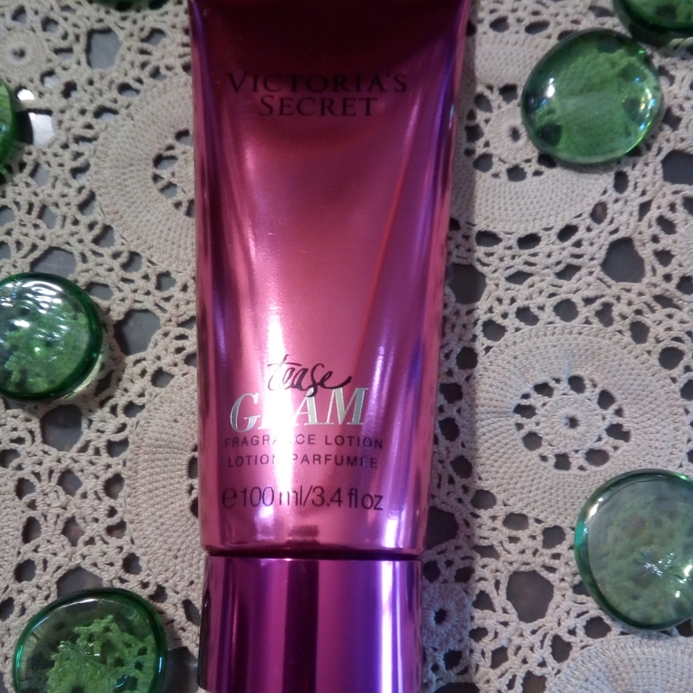 ✔️ 2/$12 Victoria's Secret Tease Glam Lotion